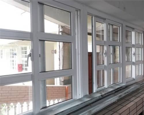 塑鋼窗具有明顯的優(yōu)點(diǎn),彌補(bǔ)了鋁合金推拉窗密封性差的問題